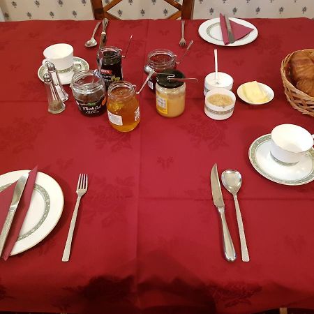 デューズバリー Heath House Bed & Breakfast エクステリア 写真