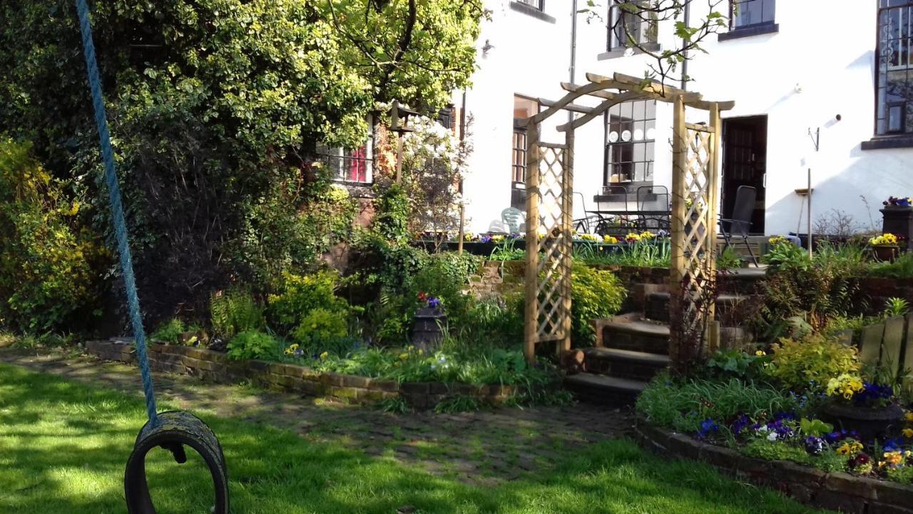 デューズバリー Heath House Bed & Breakfast エクステリア 写真